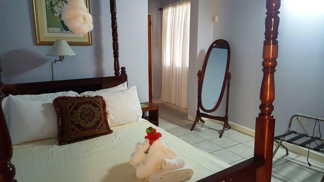 Rainbow Inn Grenville Extérieur photo